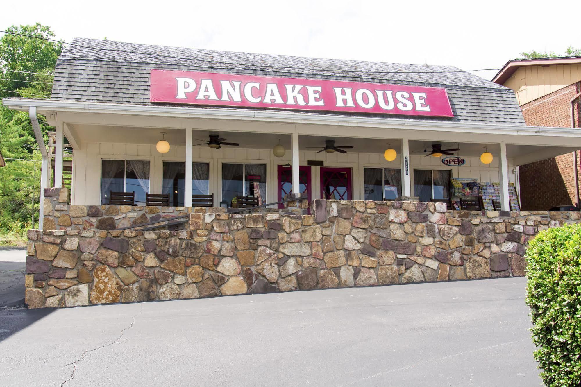 Wild Bear Inn Pigeon Forge Exterior foto