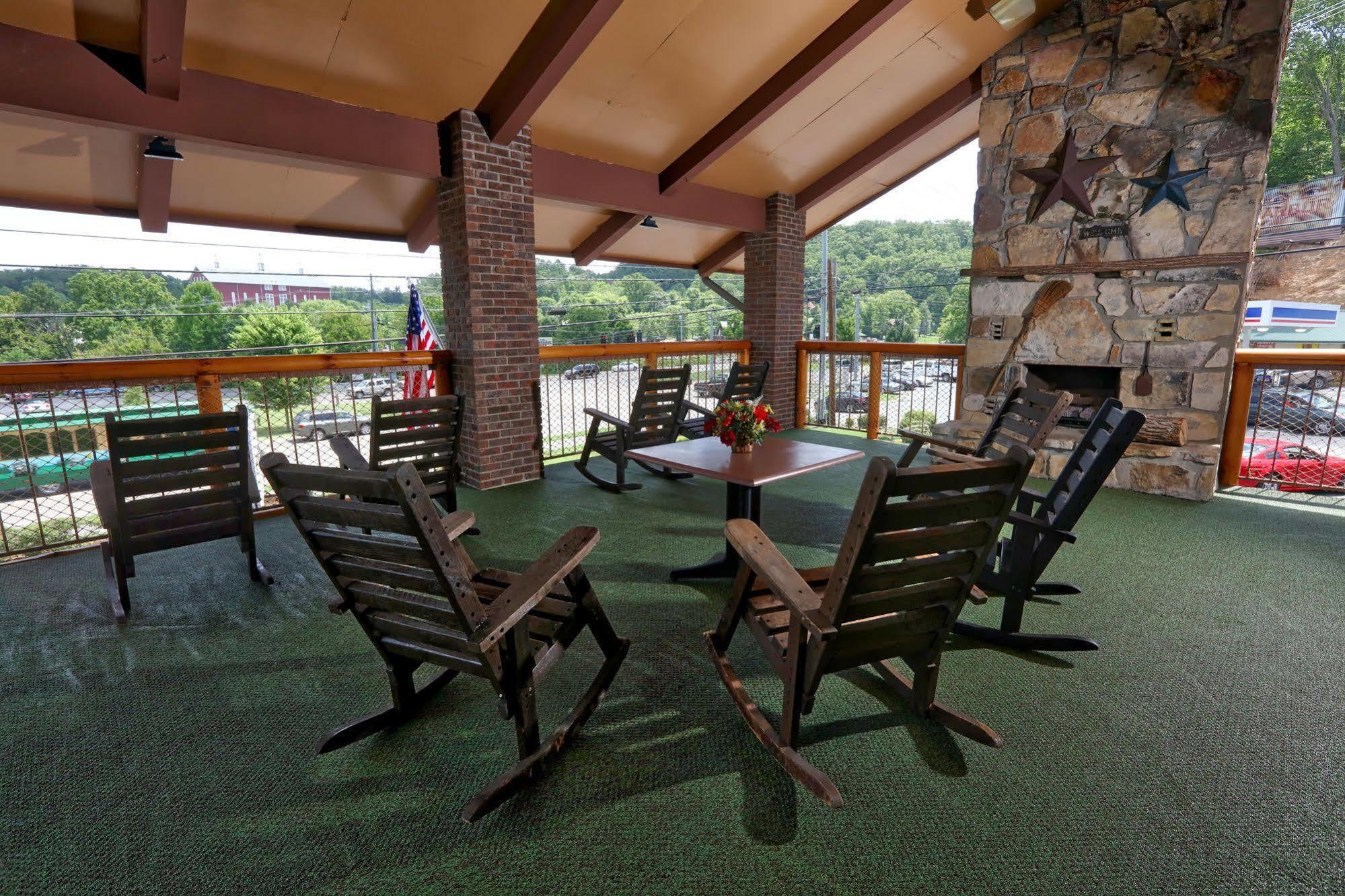 Wild Bear Inn Pigeon Forge Exterior foto